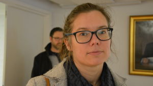 Anna Sell följde med mötet men ger inga stilpoäng åt politikerna. Kvinna med glasögon.