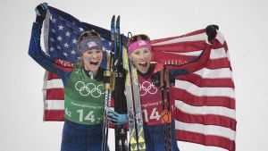 Det amerikanska guldlaget i OS. Jessica Diggins och Kikkan Randall körde lagsprint tillsammans.