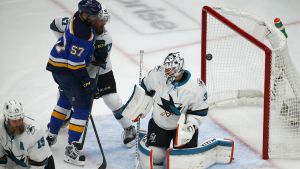 St. Louis gjorde fem mål mot San José i den sjätte matchen. St. Louis gör mål mot San Jose