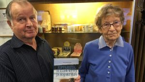 Pellolaispariskunta Paavo ja Kaija Peura kirjoittivat tietokirjan, joka kertoo Länsi-Lapin salakuljetuskulttuurista sotien jälkeen. Paavo ja Kaija Peura