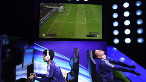 EA Sports arrangerar VM, eller eNations Cup. Här bild från finalen mellan Argentina och Frankrike 2019. Spelare reagerar under VM i Fifa.