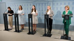 Regeringen meddelade om den exceptionellt stora tilläggsbudgeten i tisdags. Regeringen Sanna Marin på presskonferens.