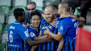 FC Inter var bättre än HJK i Åbo. FC Inter-spelarna jublar efter Timo Furuholms mål.