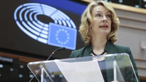 Krispaketet handlar om mer än pengar, anser Tytti Tuppurainen. Europaminister Tytti Tuppurainen i Bryssel i oktober 2019.