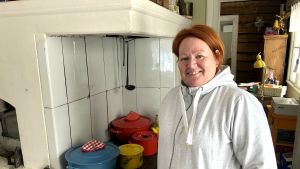 Tiina Reijonen tycker att Lappträsk passar både barnfamiljer och distansarbetare. Tiina Reijonen i Annelund, Lappträsk