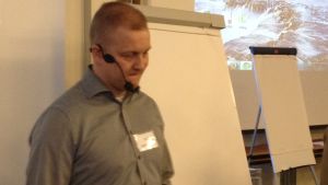 Janne Levälampi föreläser om droger Äldre konstapel Janne Levälampi föreläser om ungas drogmissbruk