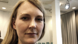 Professor Katrine Vellesen Løken säger att Finland skulle vinna på att slopa vårdledigheterna. Professor Katrine Vellesen Løken säger att Finland skulle vinna på att slopa vårdledigheterna.