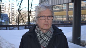 Jarmo Puharinen från NTM-centralen. Jarmo Puharinen från Nylands närings-, trafik- och miljöcentral.