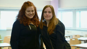 Lillie Klefelt och Liza Lind höll ett föredrag för e-sportstuderande vid yrkesinstitutet Practicum. De arbetar för att göra spelvärlden mera jämlik. Grundarna av Female Legends