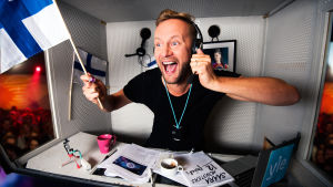 Euroviisujen finaali nähdään lauantai-iltana! Mikko Silvennoinen selostuskopissaan kannustaa Saara Aaltoa
