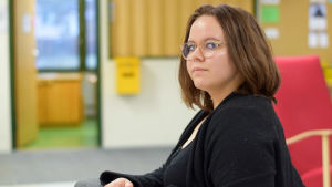 Anna Mäkäräinen har ett smeknamn bland kompisar i verkliga livet och ett annat bland vänner på sociala medier. Personporträtt av Anna Mäkäräinen.