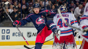 Artemi Panarin kan stanna i Columbus säsongen ut. Artemi Panarin har gjort 19 + 36 = 55 poäng på 47 matcher.
