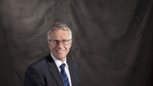Arto Sulonen, chef för juridiska avdelningen vid Kommunförbundet. Arto Sulonen är chef för juridiska avdelningen vid Kommunförbundet.