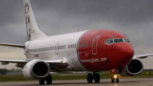 De mörka molnen har hopat sig över flygbolaget Norwegian. Norwegians flygplan.