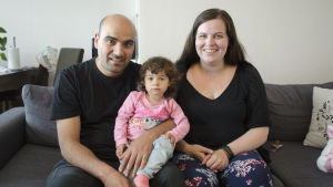 Heshmat ser fram emot att planera framtiden med sin blivande hustru och deras ettåriga dotter. invandrare med finländsk fru och barn