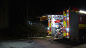 Som mest var kring 20 enheter på plats för att släcka branden. Brand vid Kimito kvarn.