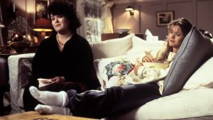 Åh! Becky (Rosie O'Donnell) och Annie (Meg Ryan) sitter i soffan och ser om filmen An affair to remember. Becky (Rosie O'Donnell) och Annie (Meg Ryan) sitter i soffan och ser om filmen An affair to remember.