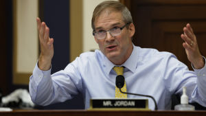 Republikanen Jim Jordan anklagade bland annat Facebook och Google för partiskhet. Jim Jordan gestikulerar med händerna.