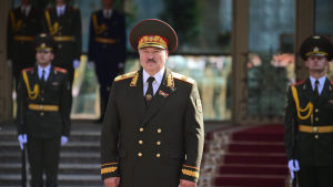 Aleksandr Lukasjenko har lett Belarus i trettio år sedan Sovjetunionens fall och har inte för avsikt att ge ifrån sig makten. Aleksandr Lukasjenko svors in som president i en hemlig installationsceremoni på onsdagen.