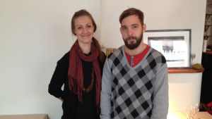 Linda Stenman-Langhoff och Filip Langhoff äger restaurang Ask som blivit vald till årets restaurang 2014 av Finlands gastronomiska sällskap. Fler kvinnor i köket, efterlyser Linda Stenman-Langhoff. Linda Stenman-Langhoff och Filip Langhoff driver restaurangen Ask.