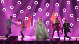 Bojana Stamenov. Serbiens Bojana Stamenov rockar loss på Eurovisionsscenen.