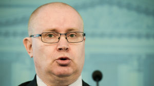 Justitieminister Jari Lindström talade svenska vid seminariet. Justitie- och arbetsminister Jari Lindström