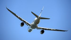 Finnairs Airbus plan av typen A350 XWB under flygshowen i Helsingfors i juni 2017.