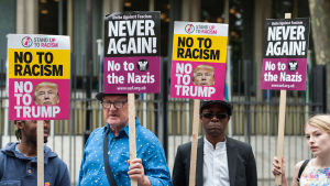 Rasist och nazist brukar ofta förknippas nuförtiden, trots att de har betytt helt olika saker. Demonstration mot Trump i London.