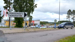 Längs Borgågatan, nära motorvägen, finns tomma tomter. Borgågatan i Lovisa.