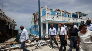 Frankrikes president Emmanuel Macron lovade att köra igång den största "luftbron" med hjälp sedan andra världskriget Frankrikes president Emmanuel Macron lovade att köra igång den största "luftbron" sedan andra världskriget