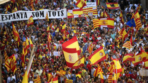 Demonstranter i Barcelona den 8 oktober 2017 Demonstration i Barcelona för ett enat Spanien