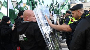 Nordiska motståndsrörelsen demonstrerar i Göteborg den 30 september 2017. Nordiska motståndsrörelsen demonstrerar i Göteborg den 30 september 2017.