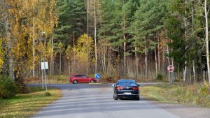 Korsningen av Jorvasanslutningen och Borgåvägen ska förbättras. Korsningen av Jorvas anslutningen och Borgåvägen.