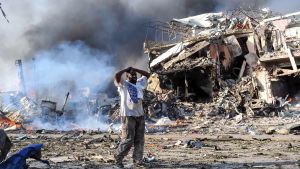 Förödelsen i Mogadishu är enorm efter terrodådet. Sprängladdning tros ha varit minst 600 kilo.