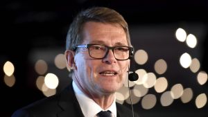Matti Vanhanen (C.) säger att Finland följer strikta kriterier för vapenexport. Centerns presidentkandidat riksdagsledamot Matti Vanhanen på Centerns kryssning den 15 oktober 2017.