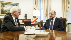 Tysklands president Frank-Walter Steinmeier diskuterade med SPD:S ordförande Martin Schulz den 23 november 2017.