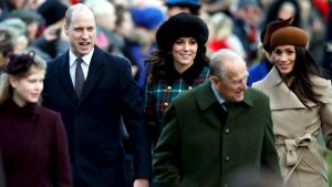 Prins William, hertiginnan Catherine, prins Philip och Meghan Markle lämnar kyrkan efter gudstjänsten i Sandringham. Den brittiska kungliga familjen lämnar kyrkan i Sandringham efter juldagens gudstjänst 25.12.2017.