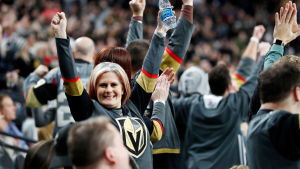 Las Vegas-borna har hittat till arenan. Vegas-anhängare firar.
