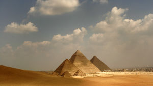 Pyramiderna i Giza, Egypten, är världsarv, och onekligen viktiga kulturarv. Men de är i allra högsta grad materiella. Pyramiderna i Egypten