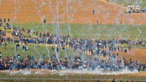 Tårgas i Nahal Oz i Israel vid gränsen mot Gaza 30.3.2018 Tårgas i Nahal Oz i Israel vid gränsen mot Gaza 30.3.2018