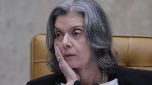 Högsta domstolens ordförande Carmen Lucia röstade mot presidenten. Högsta domstolens ordförande Carmen Lucia röstade mot presidenten