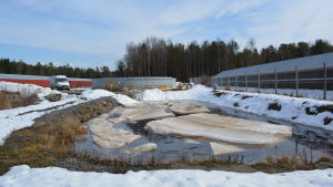 Det orenade vattnet borde ledas till den här bassängen och pumpas vidare till flockningsbassängen. Det orenade vattnet borde ledas till den här bassängen och pumpas vidare till flockningsbassängen