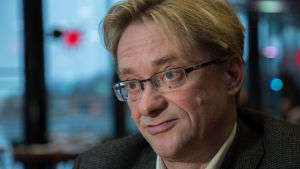 Mikael Jungner säger till Yle att han uttalar sig om saken tidigast under veckoslutet. Mikael Jungner.