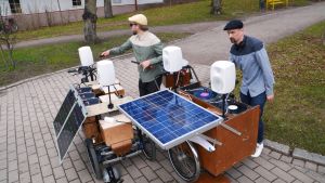 Trash Heroes - alias Panu Varstala och Antti Lahti. Panu Varstala och Antti Lahti i Runebergsparken i Borgå