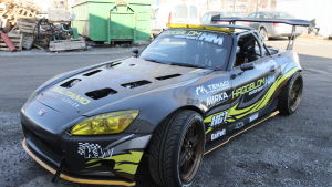 Modellen Honda S 2000 har rykte om att vara svårkörd i drifting. Men Häggblom och hans lag antog utmaningen. Modellen Honda S2000 har rykte om att vara svårkörd i drifting. Men Häggblom och hans lag antog utmaningen.