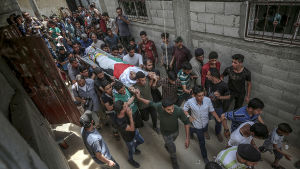 Ett sjuttiotal palestinier har skjutits ihjäl sedan Gazaprotesterna mot Israel och USA började den 30 mars Minst 46 palestinier har skjutits ihjäl sedan Gazaprotesterna mot Israel och USA började den 30 mars