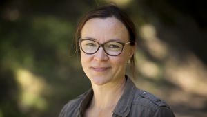 Tanja Oreto rekommenderar biodling som hobby. Man vistas utomhus, man lär sig massor om biologi och kostnaderna täcks snabbt i form av honung. Tanja Oreto