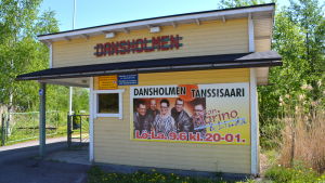 Biljettförsäljningskuren visar alltid följande dans. Biljettförsäljningen på Dansholmen i Tolkis.