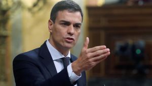 Socialdemokratiska PSOE:s Pedro Sánchez tar över som premiärminister. Spanska socialistledaren Pedro Sanchez