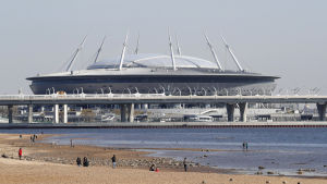 Krestovskij-stadion i S:t Petersburg är en av de nya bautaarenorna som Ryssland låtit bygga för VM. Enligt uppskattningar kostade den 600 miljoner euro. krestovsky stadion på avstånd